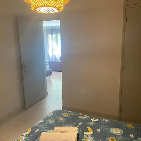Hébergement de vacances Rez De Grand T2 Proche Marvivo-sablettes La Seyne-sur-Mer