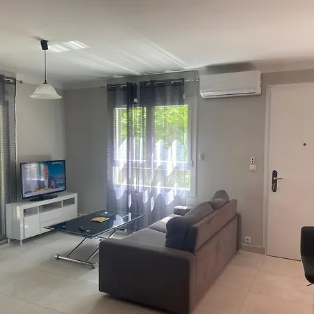 Rez De Grand T2 Proche Marvivo-sablettes Holiday home
