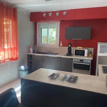 Rez De Grand T2 Proche Marvivo-sablettes Holiday home *
